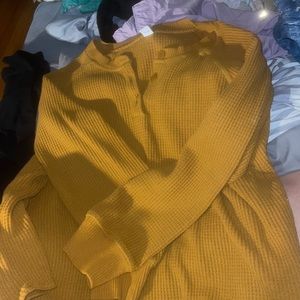 This is a sweater type shirt long sleev with three cute buttons on the top!!